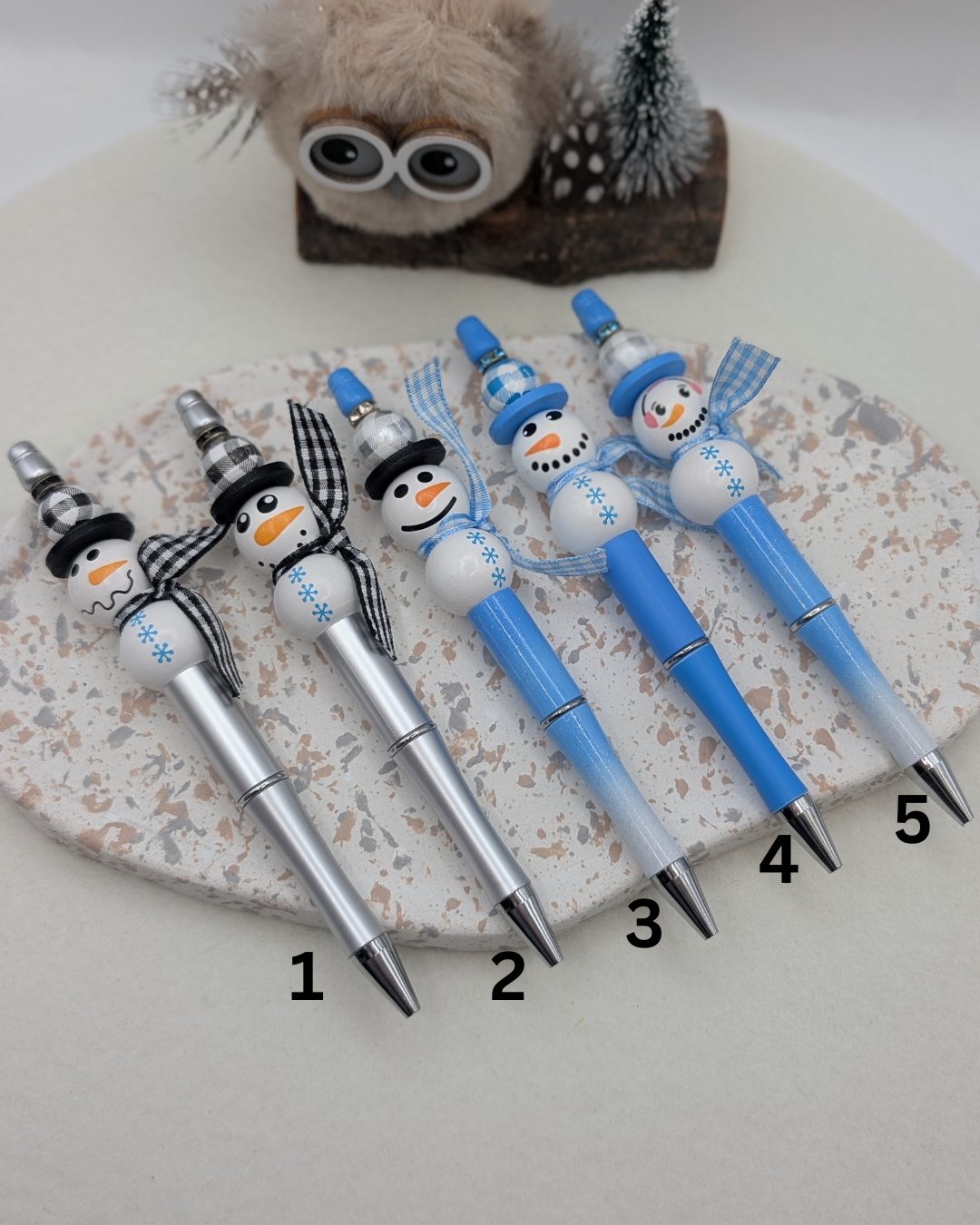 Winter Kugelschreiber „Schneemann“ – Geschenkidee für Weihnachten | Handgemacht mit Holzperlen & schwarzer Mine | 1039