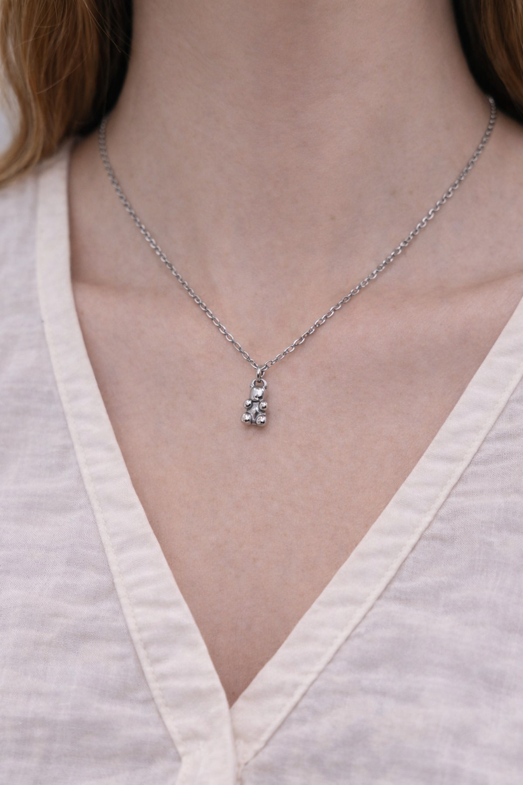 Zarte Kette aus Edelstahl mit schlichtem Teddy-Anhänger aus 925er Silber | 1090
