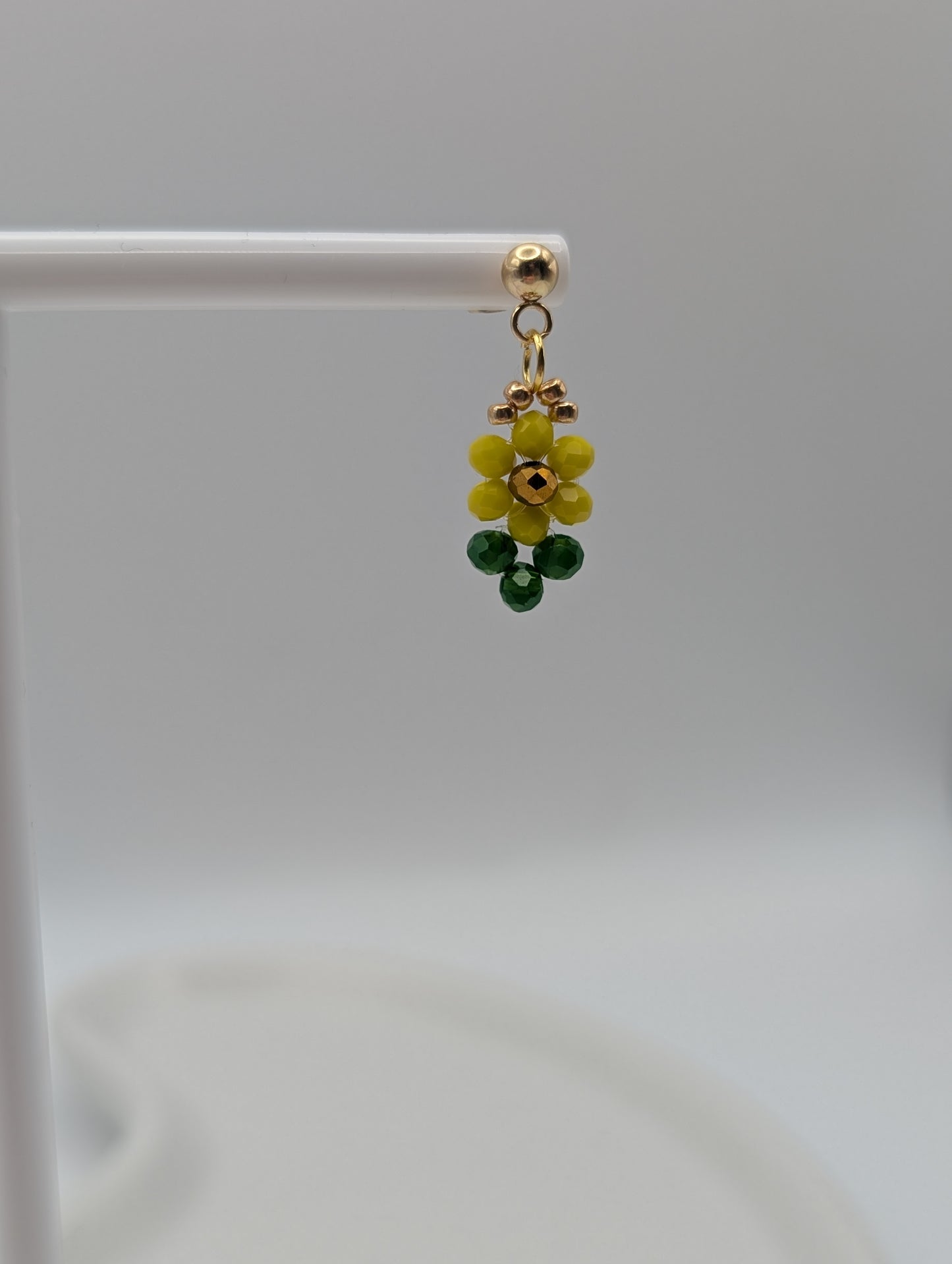 Sonnenblumen-Ohrringe | Zarte Perlenohrringe in Gelb & Grün | 1072