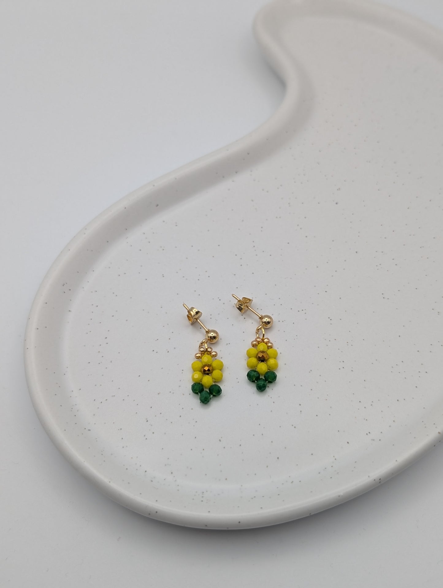 Sonnenblumen-Ohrringe | Zarte Perlenohrringe in Gelb & Grün | 1072