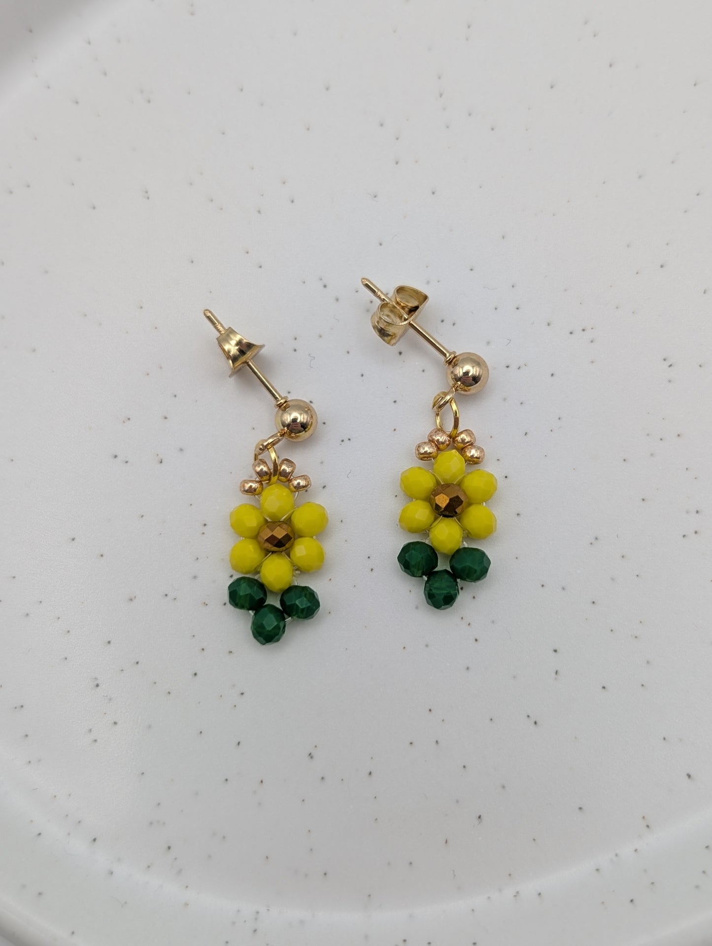 Sonnenblumen-Ohrringe | Zarte Perlenohrringe in Gelb & Grün | 1072