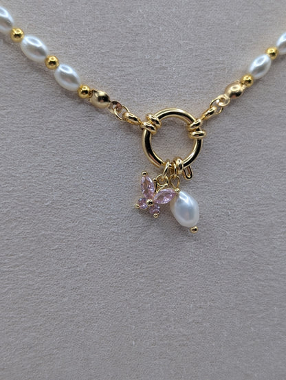 Perlenkette mit Schmetterlings-Anhänger | 18K vergoldet & Süßwasserperle | 1080