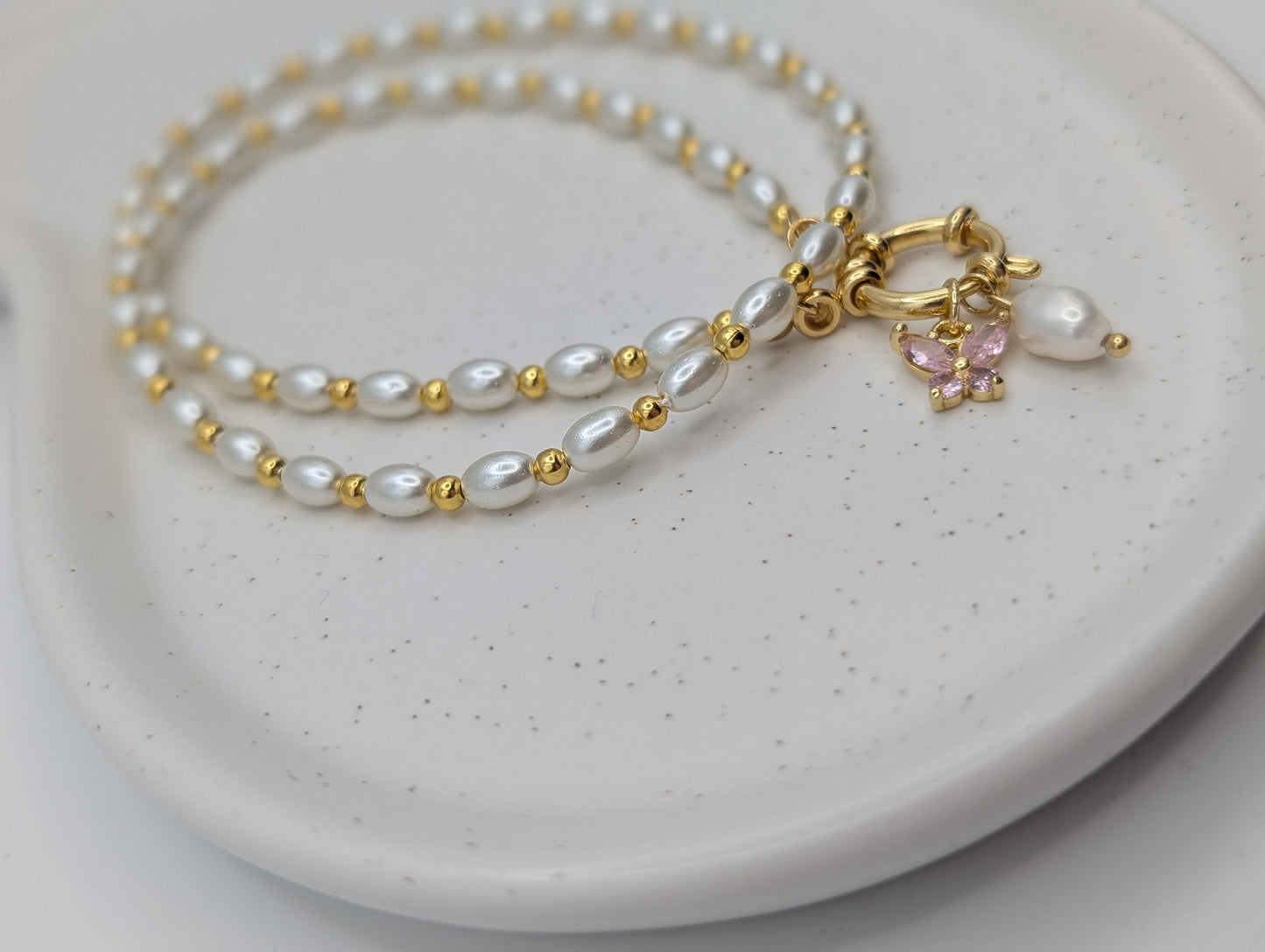 Perlenkette mit Schmetterlings-Anhänger | 18K vergoldet & Süßwasserperle | 1080
