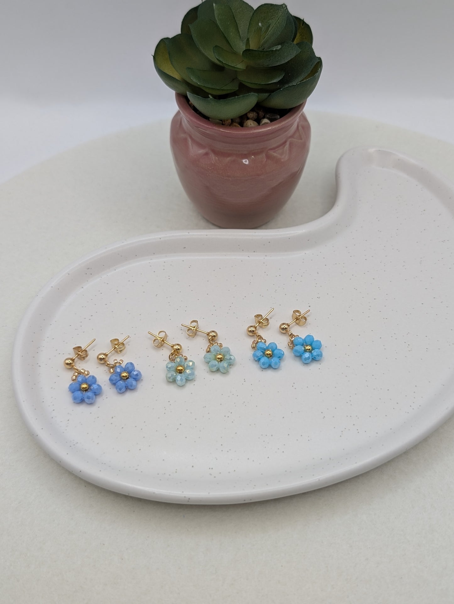 Blumen-Ohrringe aus Edelstahl | Zarte Perlenblumen in 3 Farben | 1074