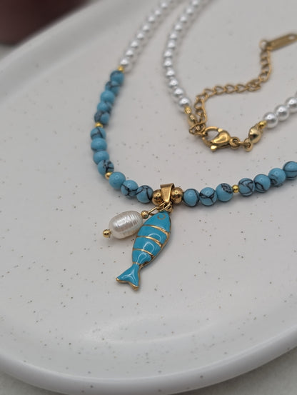 Perlenkette mit Fischanhänger aus Edelstahl | Weiß (Howlith) oder Blau (Türkis) | 1077