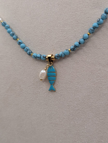 Perlenkette mit Fischanhänger aus Edelstahl | Weiß (Howlith) oder Blau (Türkis) | 1077