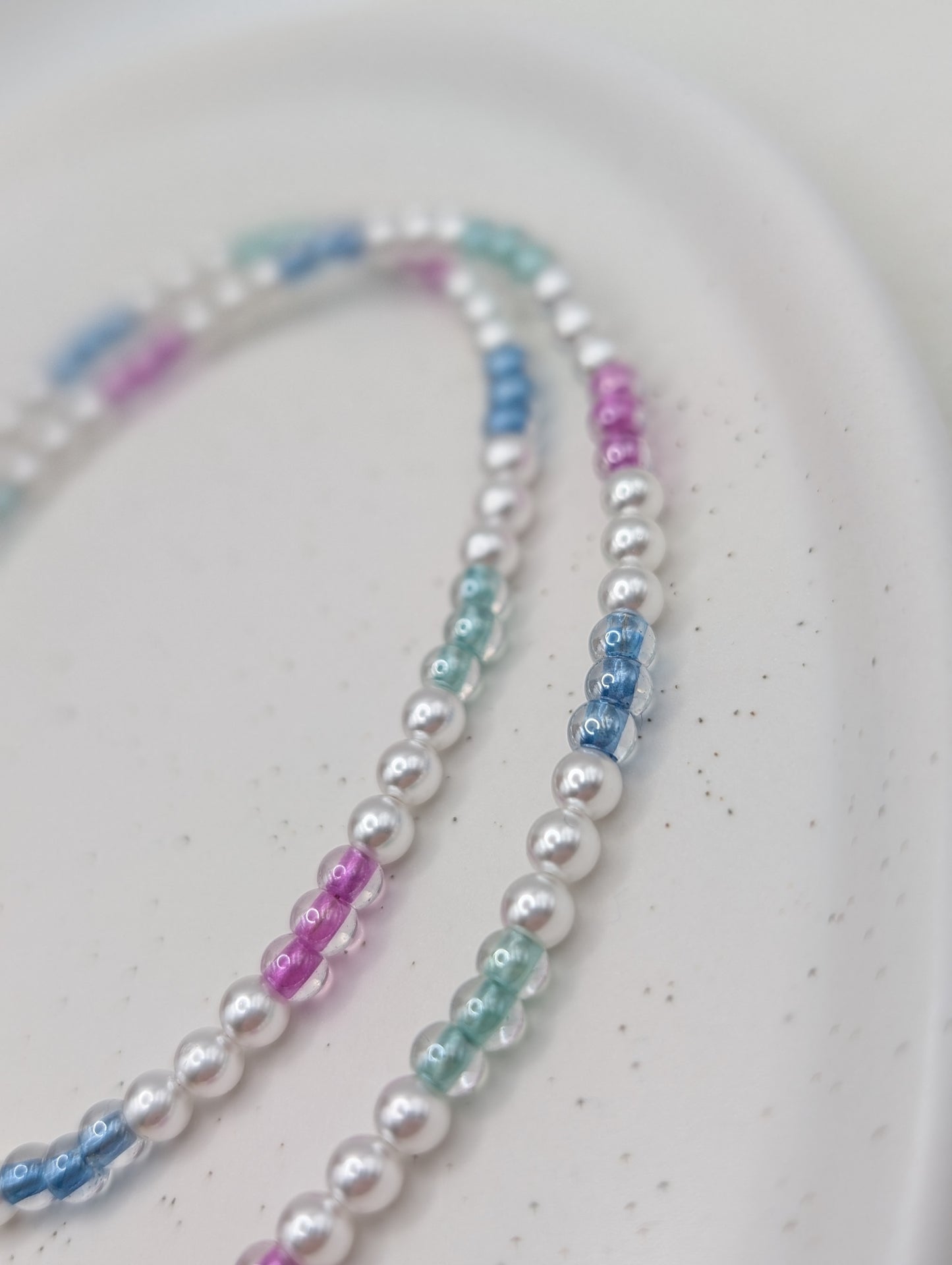 Bunte Perlenkette mit Bienen-Medaillon | 925er Silber & Edelstahl | 1076