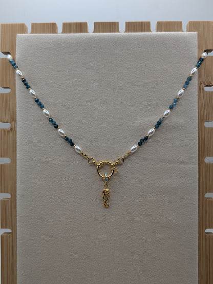 Perlenkette mit Seepferdchen-Anhänger aus 925er Silber | Edelstahl & Süßwasserperlen | 1079