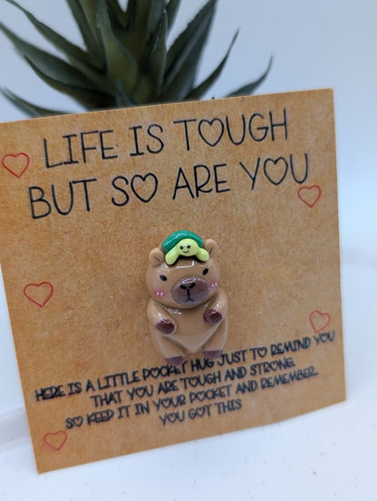 Capybara-Pocket Hug | Glücksbringer | Mutmacher | Geschenk | 1018