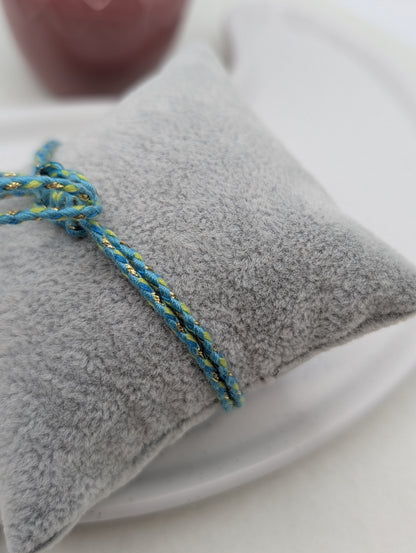 Handgefertigtes Makramee Armband mit Herz & Sternanhänger | Baumwollband | Edelstahl | 18K vergoldet | 1011