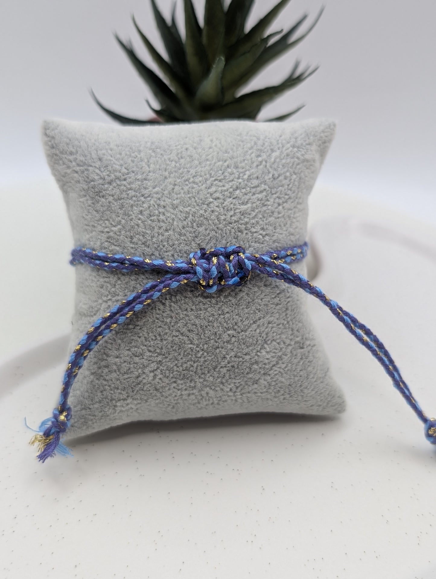 Handgefertigtes Makramee Armband mit Herz & Sternanhänger | Baumwollband | Edelstahl | 18K vergoldet | 1011