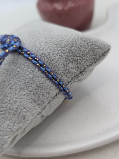 Handgefertigtes Makramee Armband mit Herz & Sternanhänger | Baumwollband | Edelstahl | 18K vergoldet | 1011