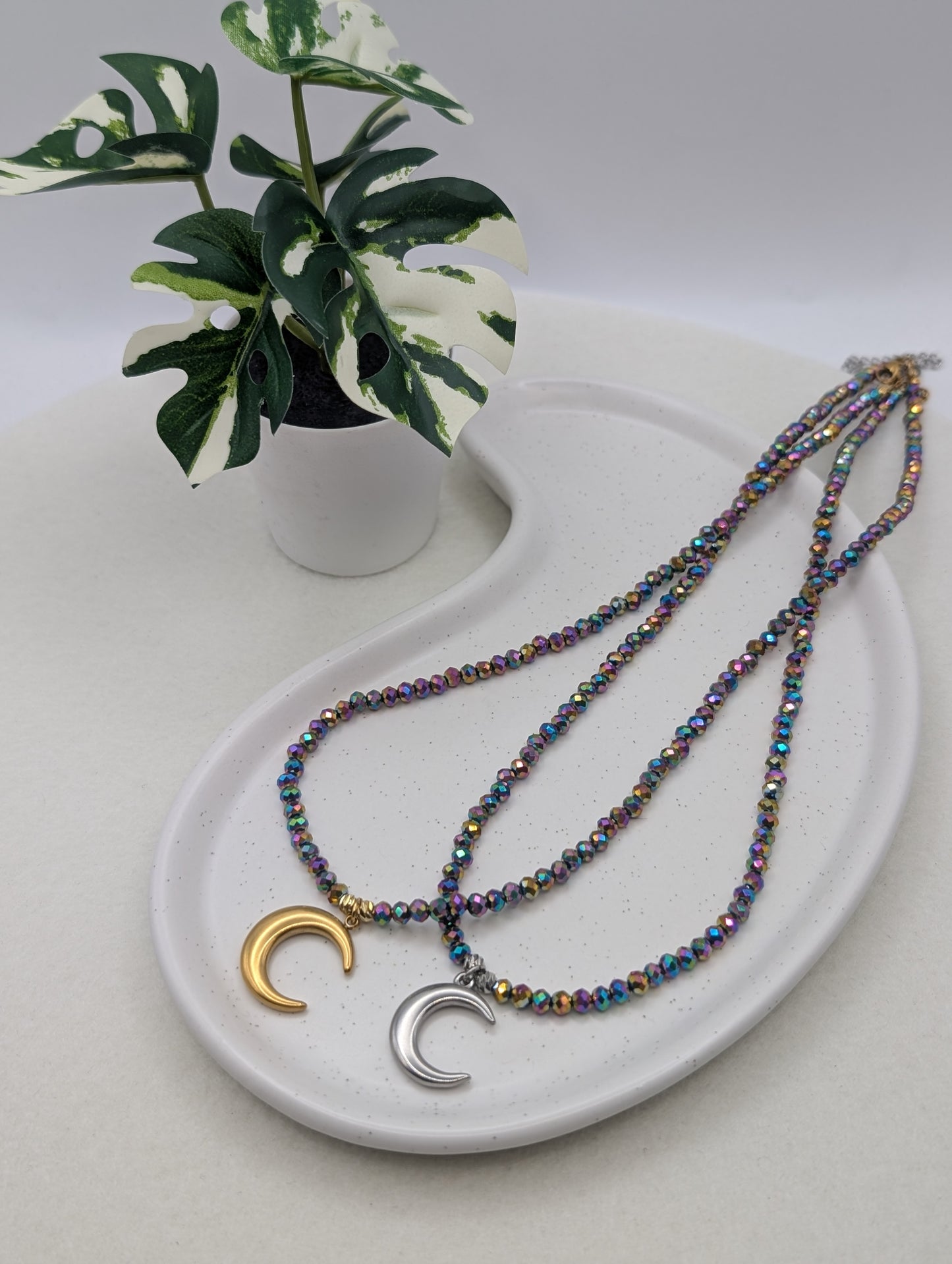 Perlenkette „Cosmic Moon“ – Mondanhänger | 1021