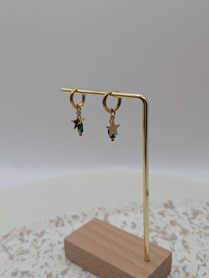 Goldene Creolen mit Stern & Glasperle – in Grün oder Blau | filigrane Edelstahl Ohrringe | Handmade | 1036