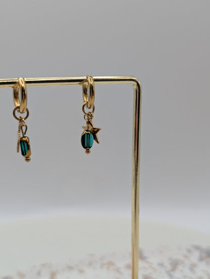 Goldene Creolen mit Stern & Glasperle – in Grün oder Blau | filigrane Edelstahl Ohrringe | Handmade | 1036