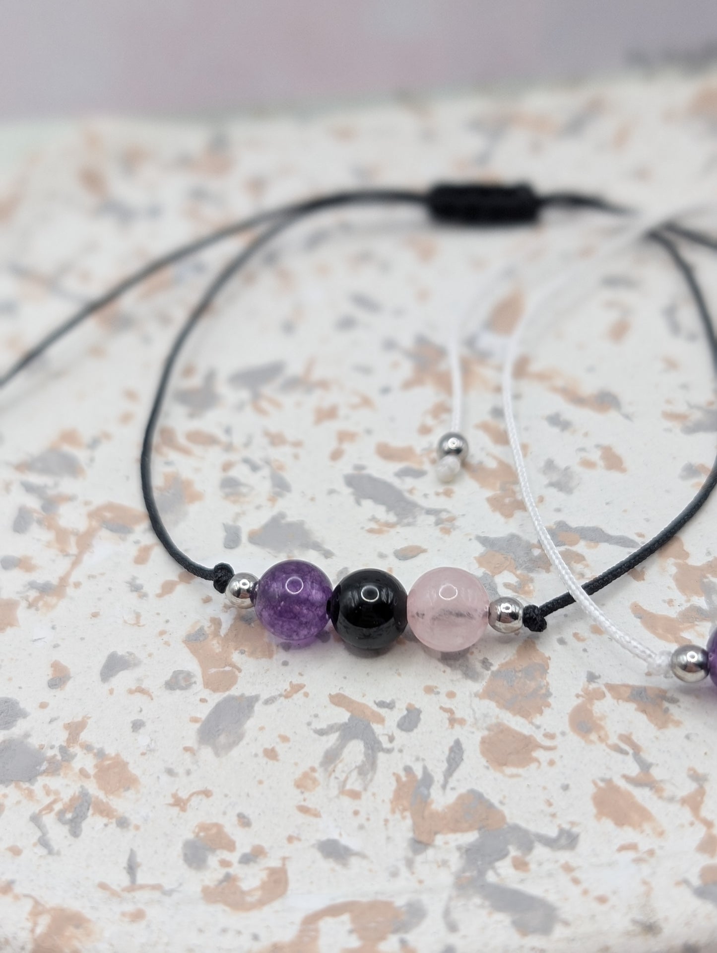 Seelenstein-Armband – handgefertigter Schmuck mit Natursteinen | symbolischer Begleiter in 3 Varianten | Amethyst, Tigerauge & mehr | 1037
