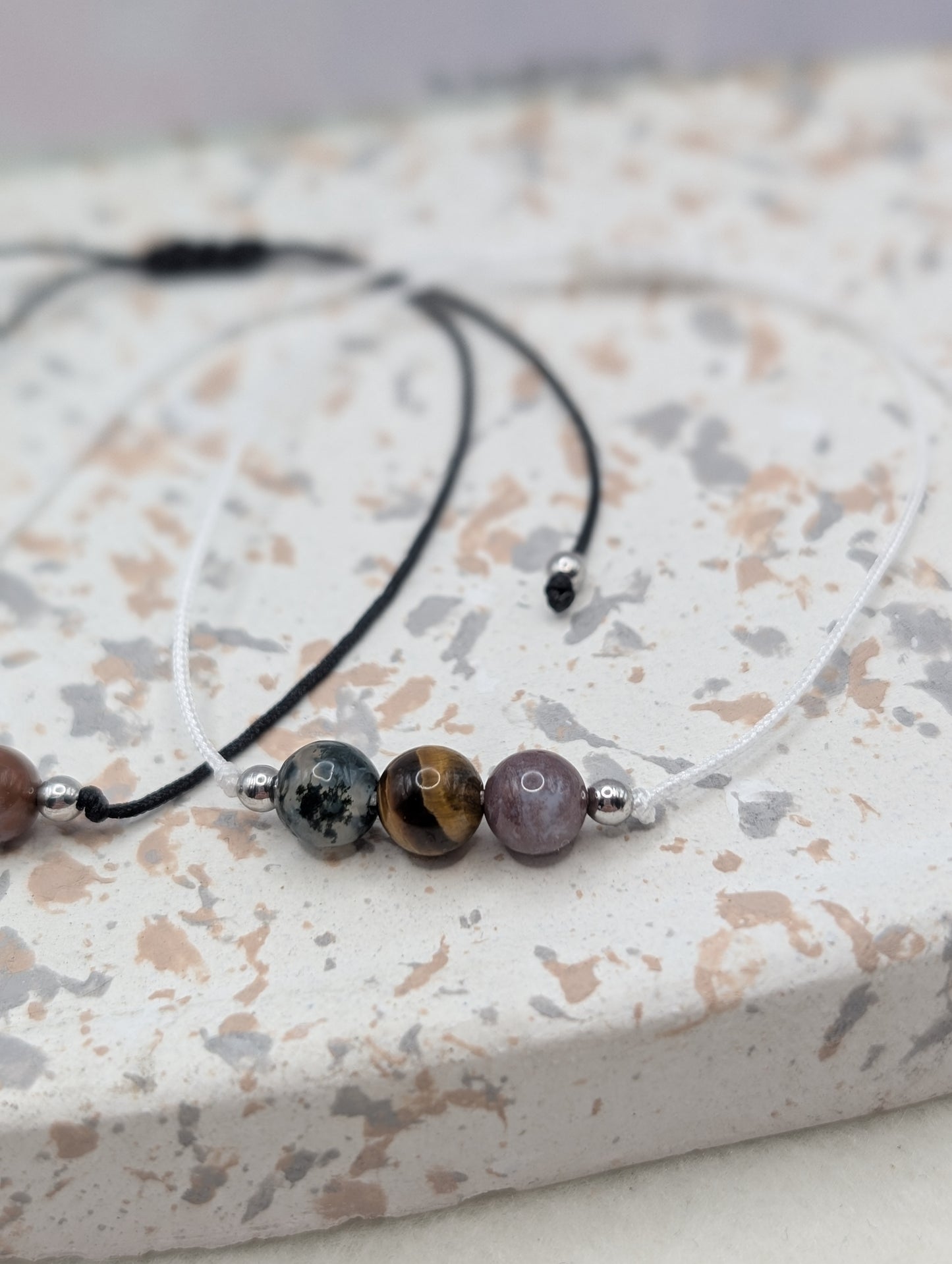 Seelenstein-Armband – handgefertigter Schmuck mit Natursteinen | symbolischer Begleiter in 3 Varianten | Amethyst, Tigerauge & mehr | 1037