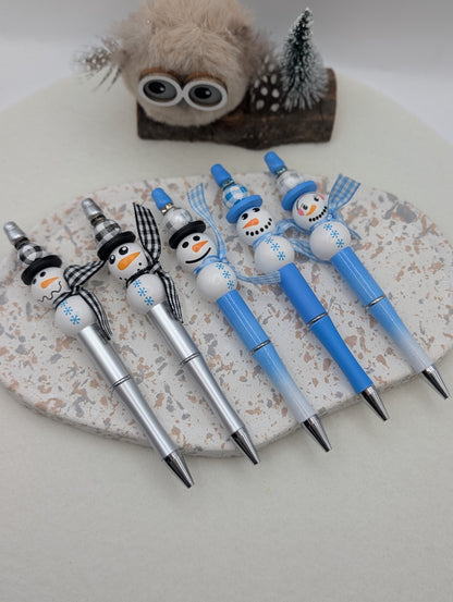 Winter Kugelschreiber „Schneemann“ – Geschenkidee für Weihnachten | Handgemacht mit Holzperlen & schwarzer Mine | 1039
