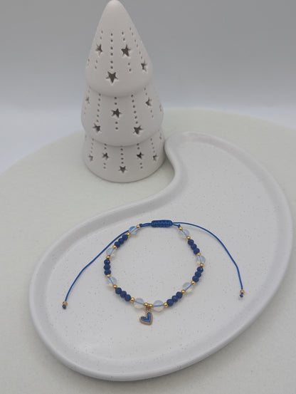 Perlenarmband "Frosted Heart" in Blau mit goldgerahmtem Edelstahl-Herzanhänger | 1063