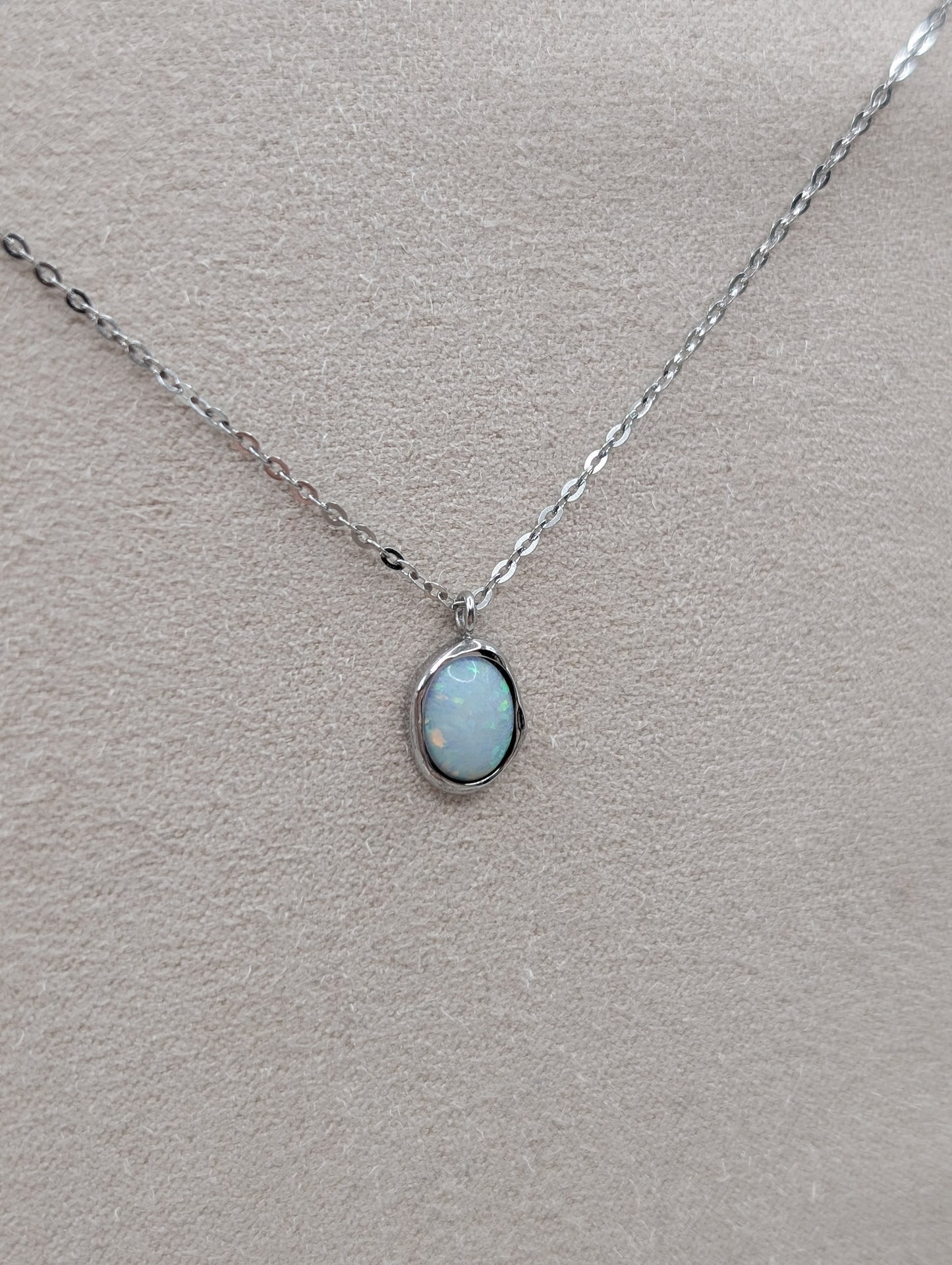 Kette mit Opal-Anhänger – 18 Karat vergoldet & Edelstahl | 1088
