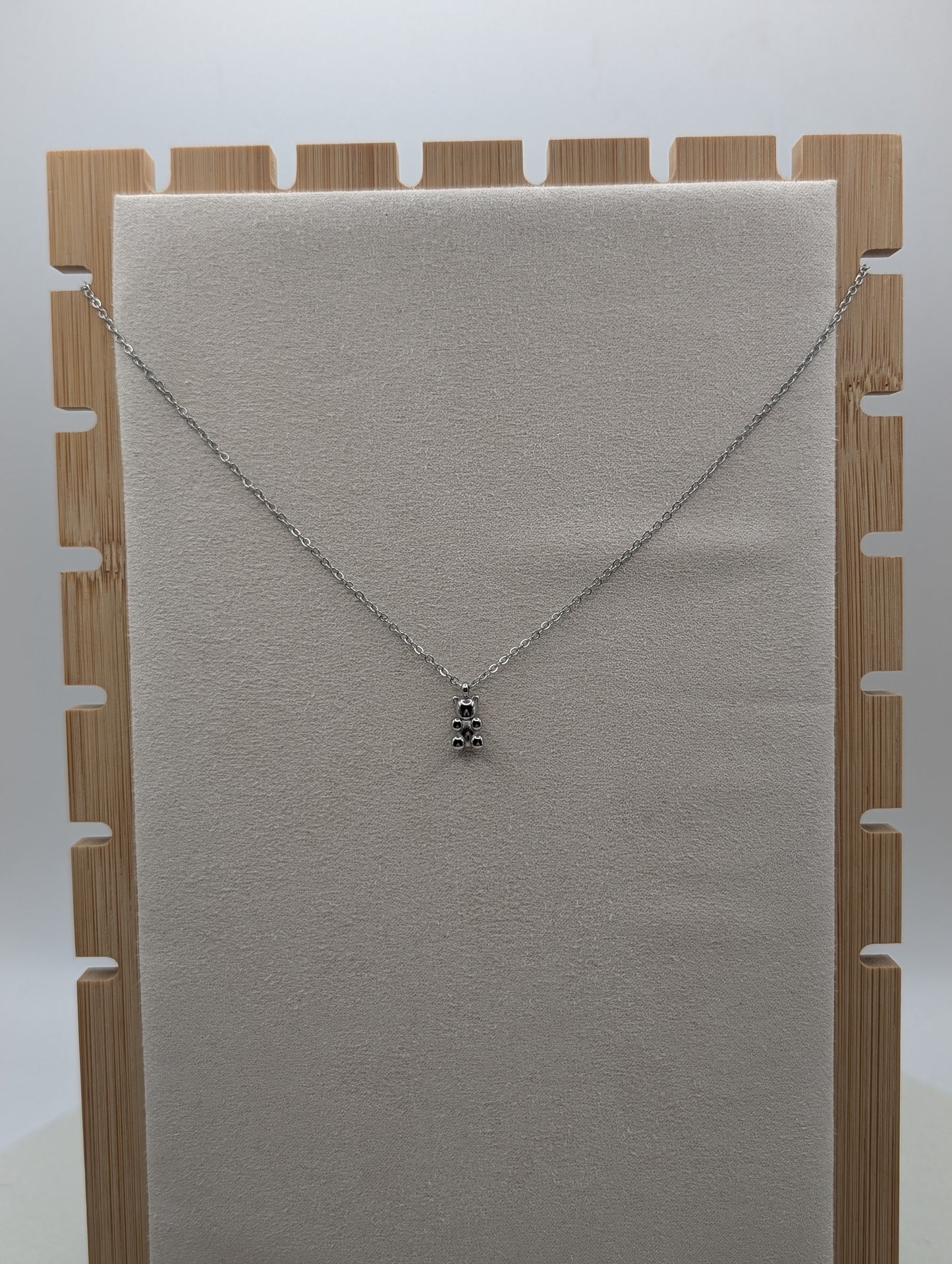 Zarte Kette aus Edelstahl mit schlichtem Teddy-Anhänger aus 925er Silber | 1090