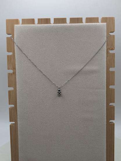 Zarte Kette aus Edelstahl mit schlichtem Teddy-Anhänger aus 925er Silber | 1090