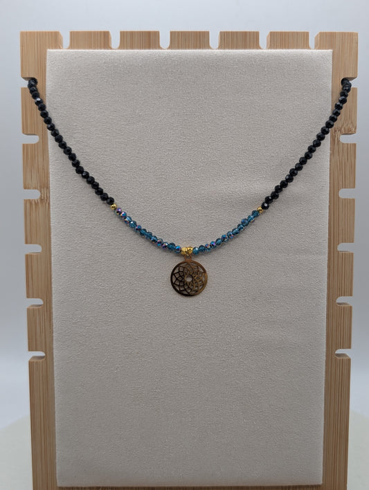 Perlenkette mit Mandala-Anhänger – Schwarz & Blau | 1086