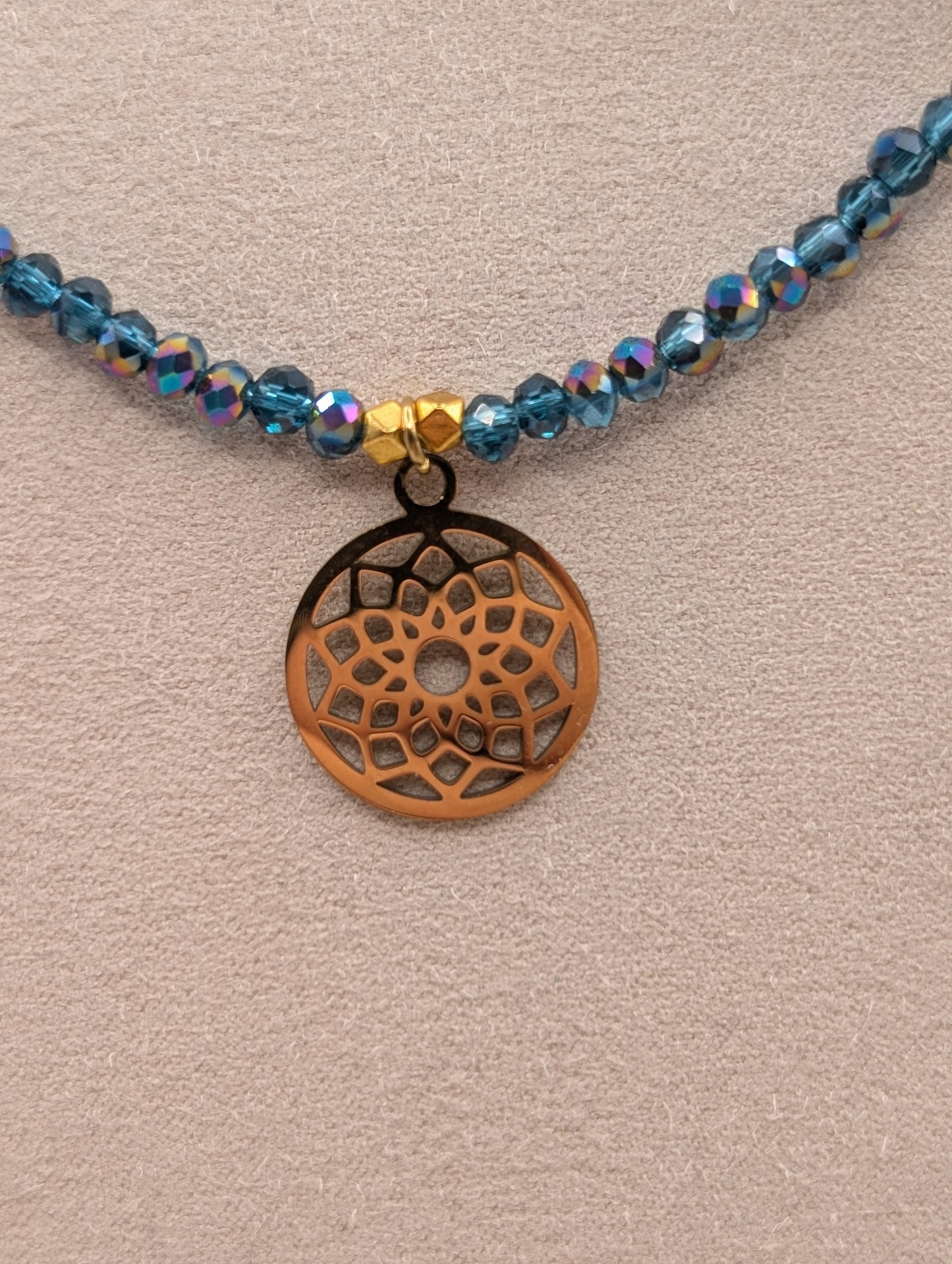 Perlenkette mit Mandala-Anhänger – Schwarz & Blau | 1086