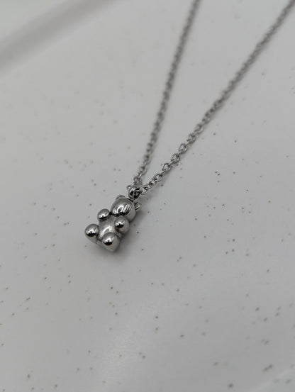Zarte Kette aus Edelstahl mit schlichtem Teddy-Anhänger aus 925er Silber | 1090