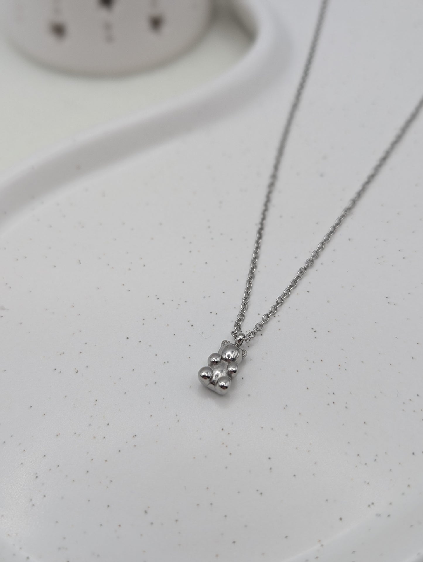 Zarte Kette aus Edelstahl mit schlichtem Teddy-Anhänger aus 925er Silber | 1090