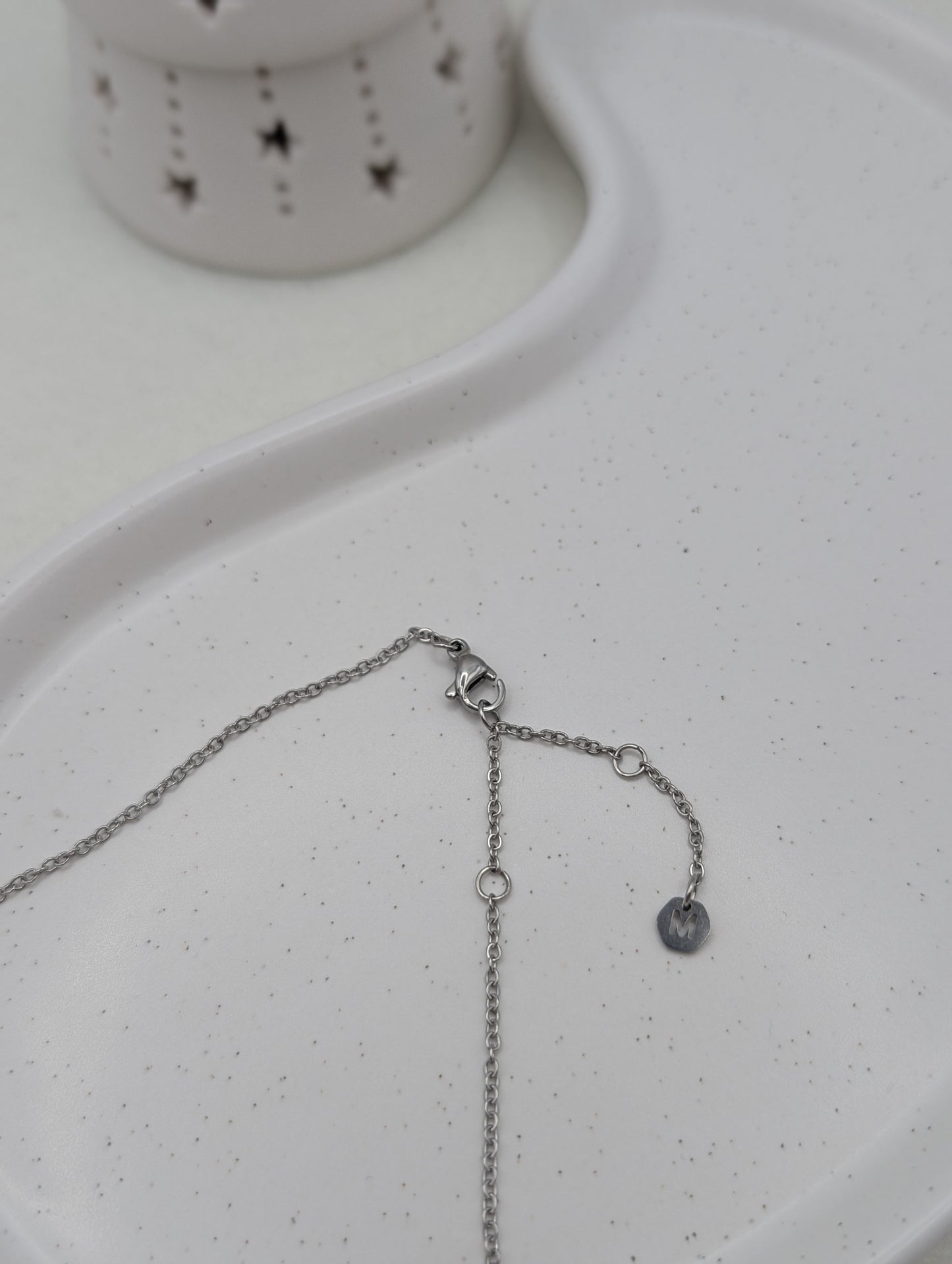 Zarte Kette aus Edelstahl mit schlichtem Teddy-Anhänger aus 925er Silber | 1090