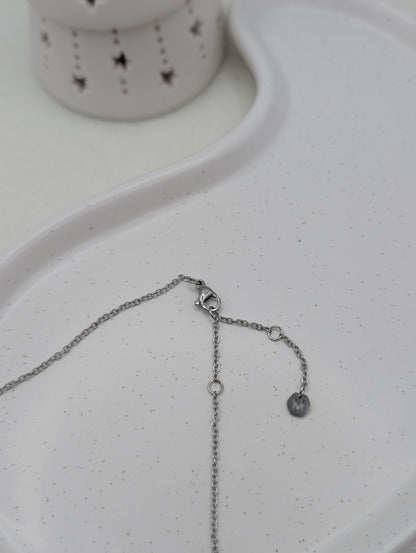 Zarte Kette aus Edelstahl mit schlichtem Teddy-Anhänger aus 925er Silber | 1090