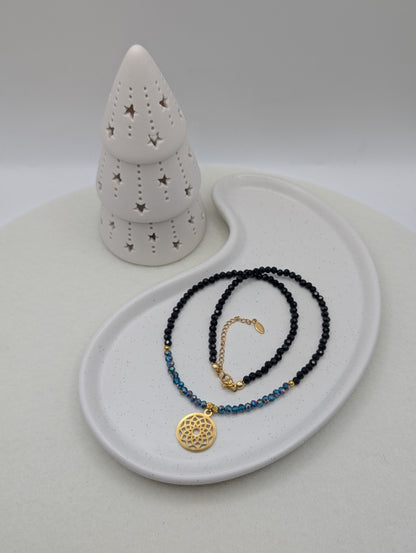 Perlenkette mit Mandala-Anhänger – Schwarz & Blau | 1086