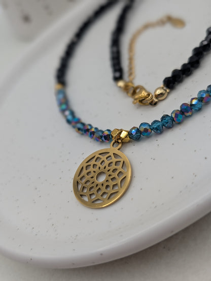 Perlenkette mit Mandala-Anhänger – Schwarz & Blau | 1086