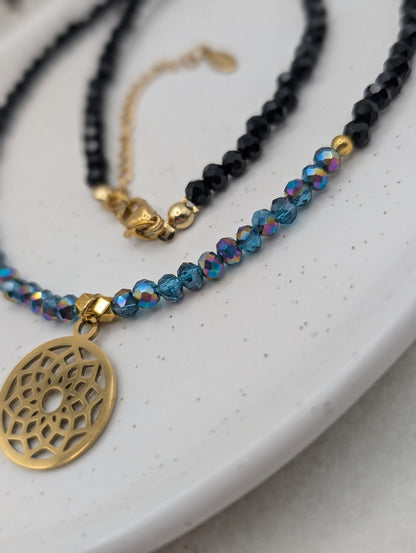 Perlenkette mit Mandala-Anhänger – Schwarz & Blau | 1086
