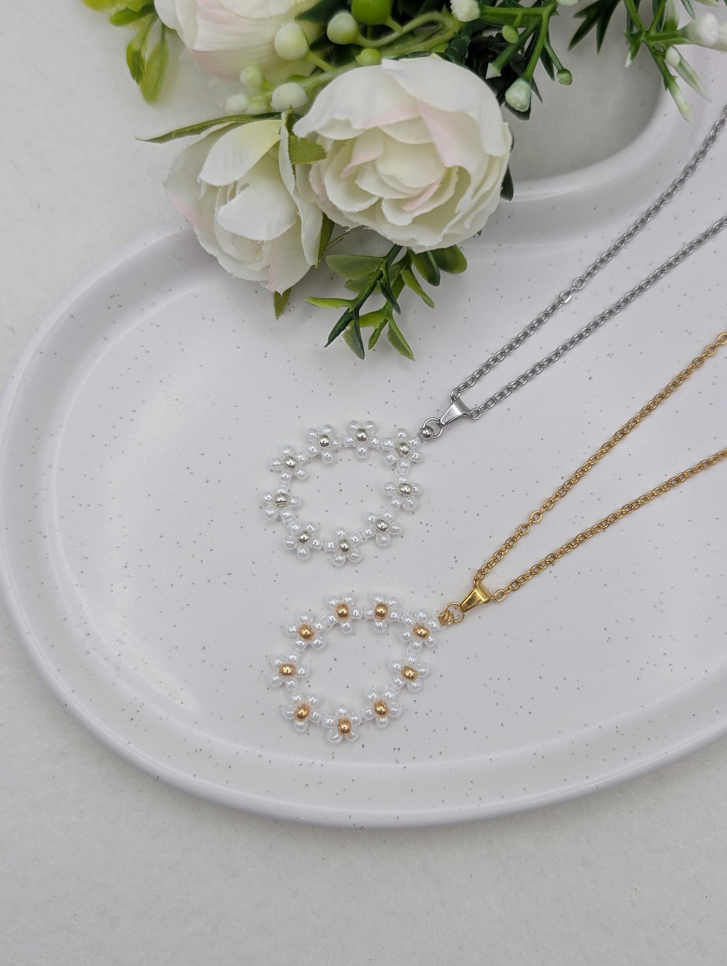 Edelstahlkette mit Blümchen aus Miyuki-Perlen | 1100