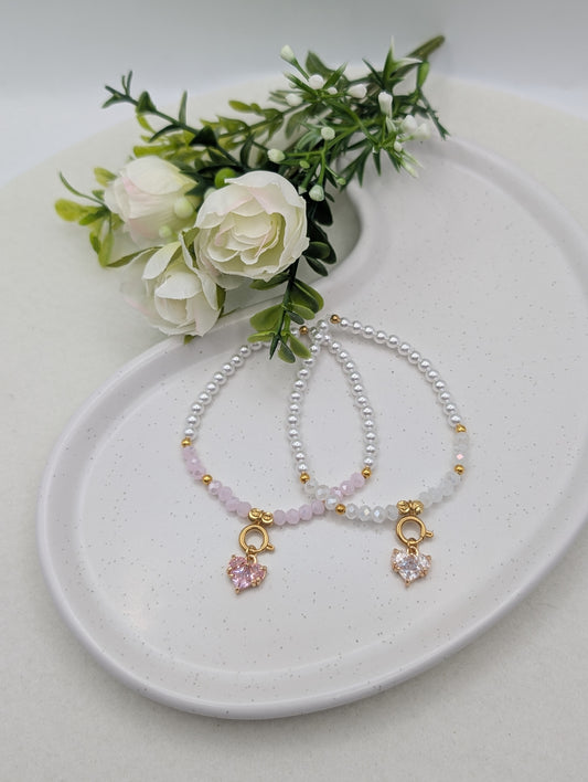 Zartes Perlenarmband mit 18K vergoldetem Herzanhänger | 1101