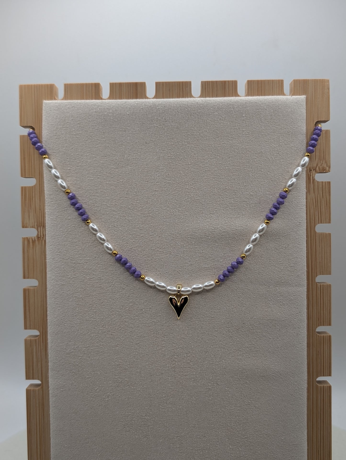 Elegante Perlenkette mit Herzanhänger – Lila & Gold | 1104