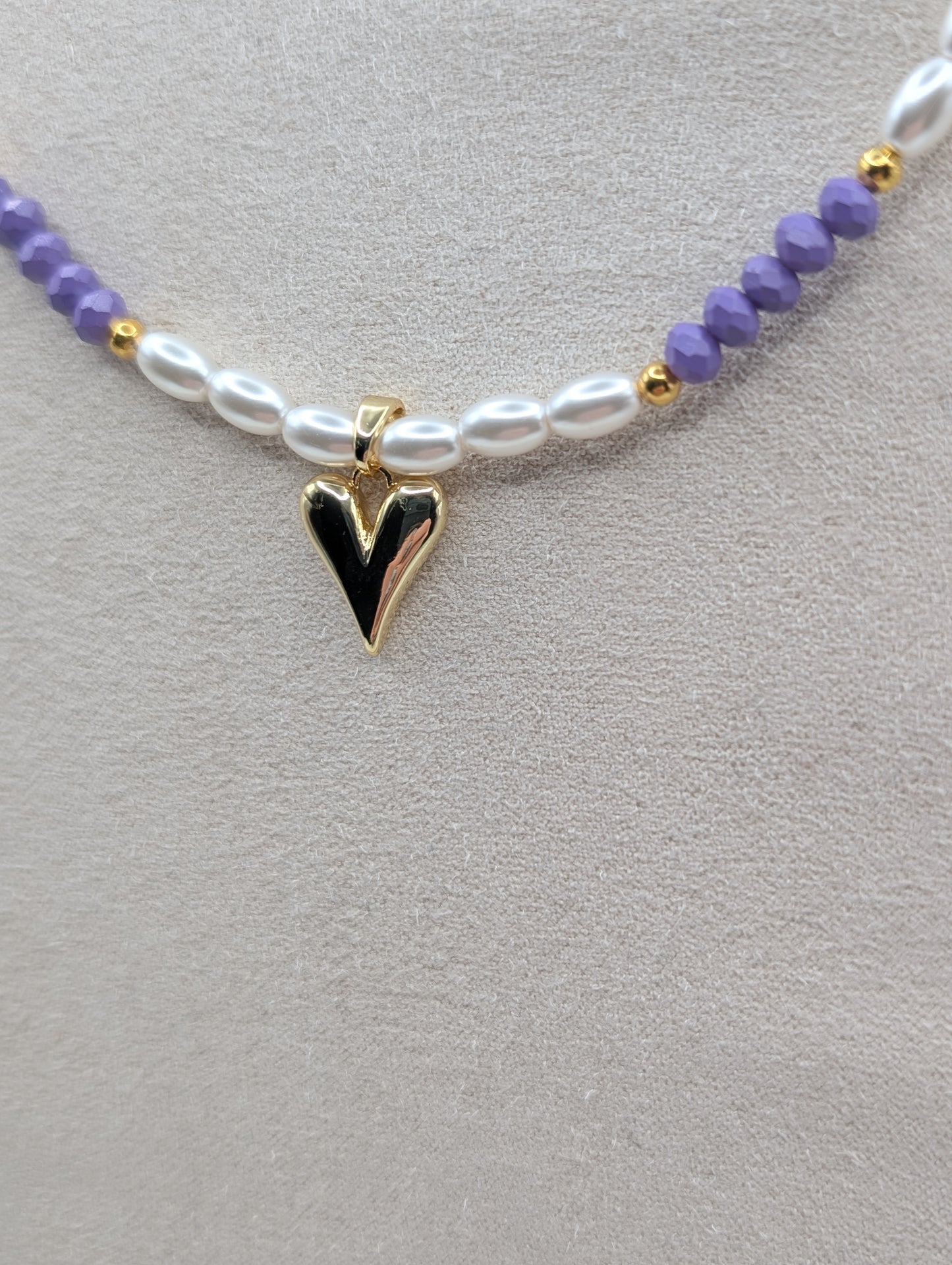 Elegante Perlenkette mit Herzanhänger – Lila & Gold | 1104