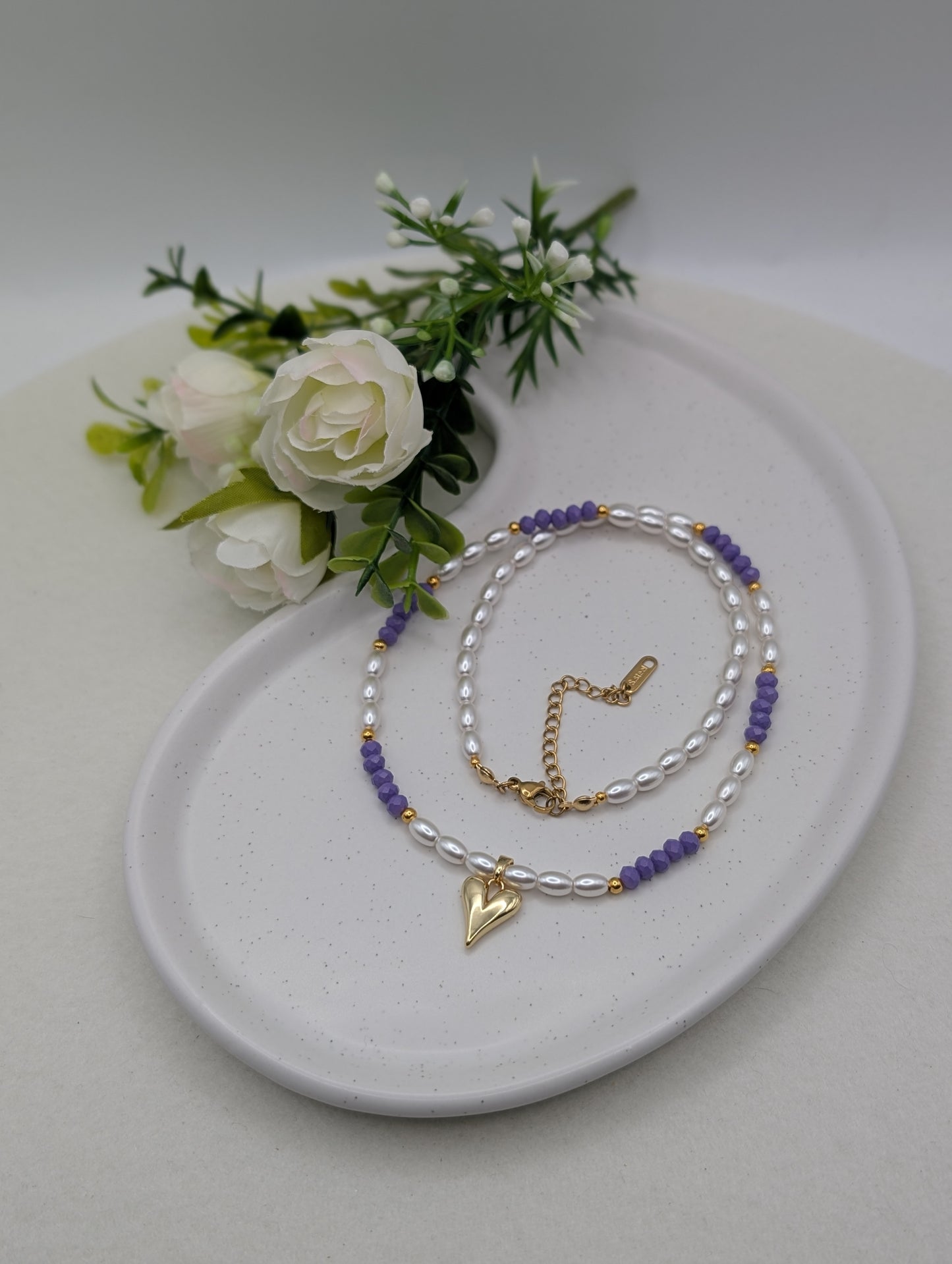 Elegante Perlenkette mit Herzanhänger – Lila & Gold | 1104