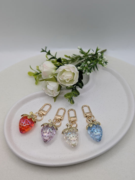 Funkelnder Erdbeer Anhänger – Strawberry Charm in 4 Farben | 1107