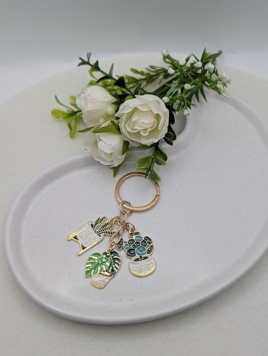 Crazy Plant Lady Schlüsselanhänger – Emaille Pflanzen-Charm mit Goldring | 1110