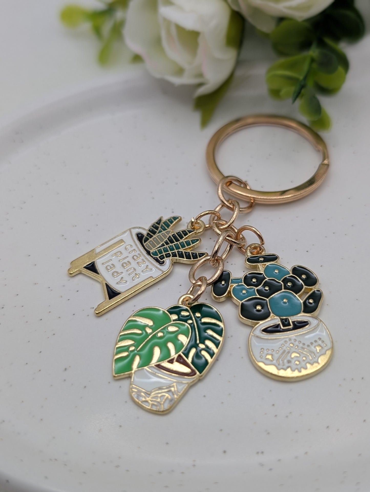 Crazy Plant Lady Schlüsselanhänger – Emaille Pflanzen-Charm mit Goldring | 1110