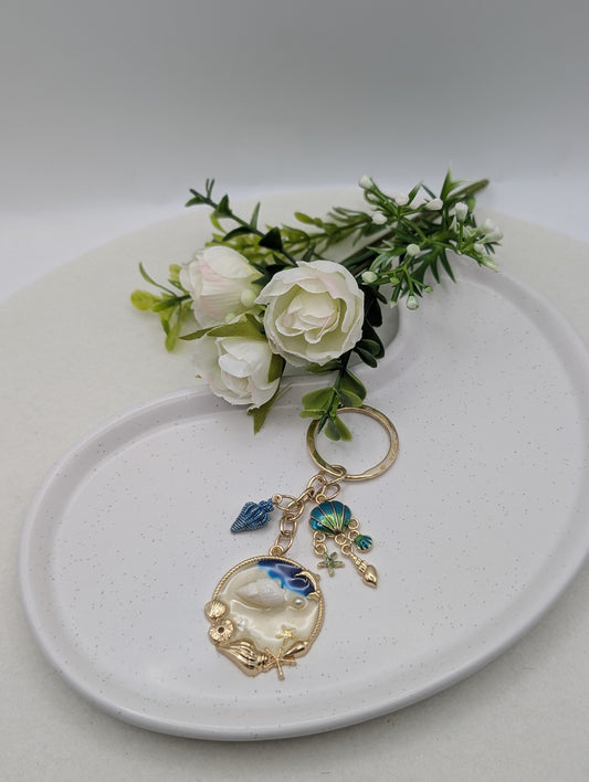 Muschel Schlüsselanhänger – Meer Charm mit Stranddetails & Goldring | 1112