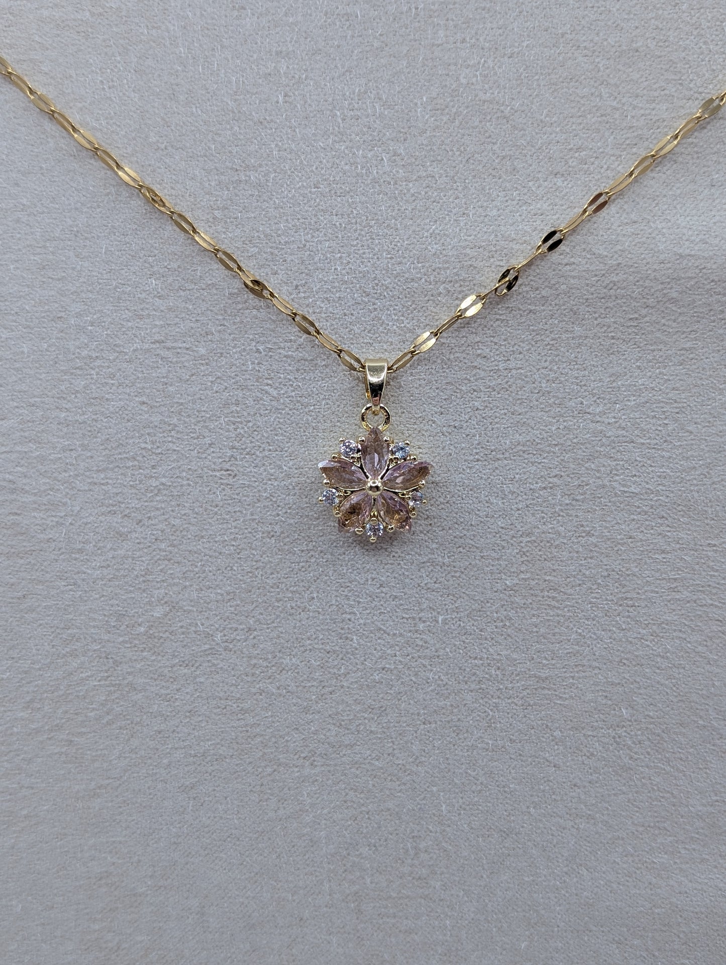 Zarte Blütenkette mit Zirkonia – 18k vergoldet | 1118