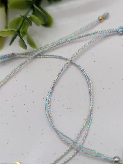 Makramee Armband mit Herz aus Edelstahl – irisierendes Band | 1118