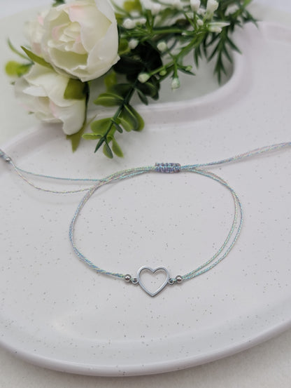Makramee Armband mit Herz aus Edelstahl – irisierendes Band | 1118
