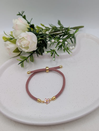 „Little Bloom“ – Nylonarmband mit 18K vergoldeter Blume | 1131