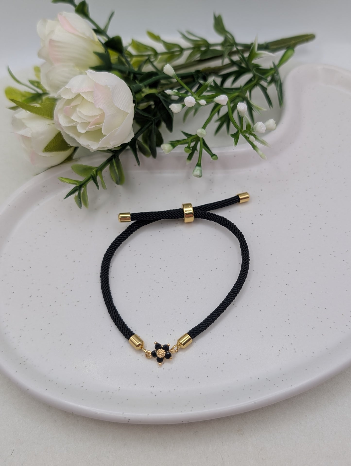 „Little Bloom“ – Nylonarmband mit 18K vergoldeter Blume | 1131