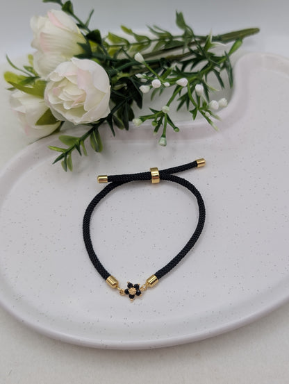 „Little Bloom“ – Nylonarmband mit 18K vergoldeter Blume | 1131